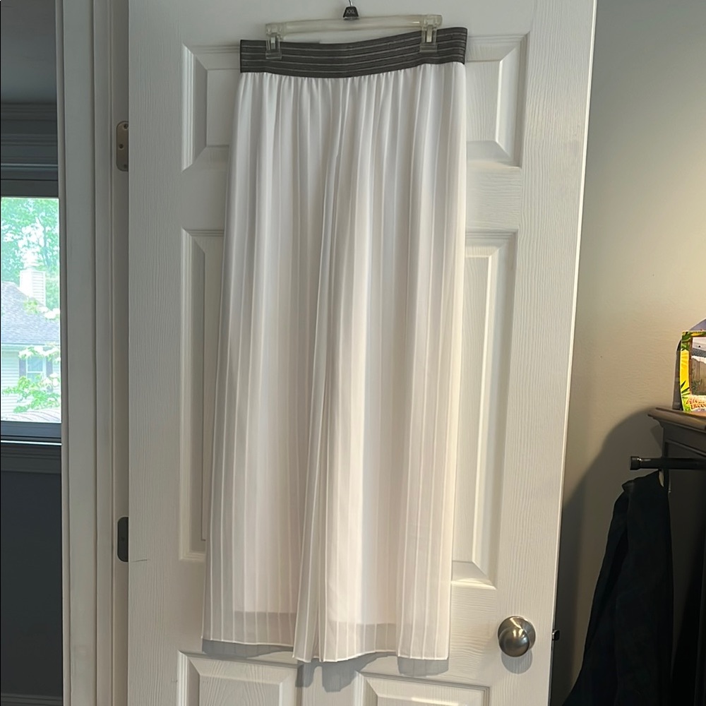 Elegant White Pleated Pant